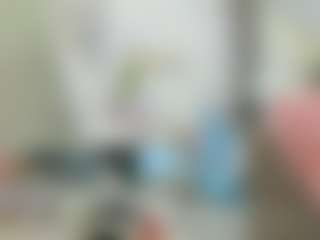 Live cam show with YanaMiana - Pretty on Camsoda