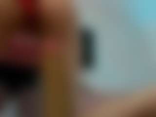 Live cam show with YanaMiana - Pretty on Camsoda