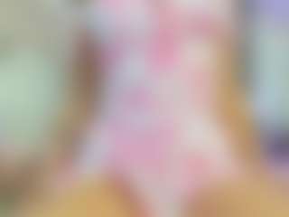 Live cam show with YanaMiana - Pretty on friskycurves.com