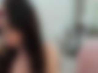Live cam show with YanaMiana - Pretty on StripNow
