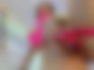 Live cam show with YanaMiana - Fingering on friskycurves.com