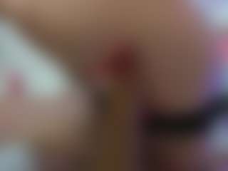 Live cam show with YanaMiana - Pretty on Camsoda
