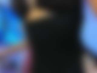 Live cam show with YanaMiana - Pretty on Camsoda