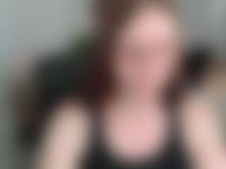 Live cam show with emmaTease94 - Living Room on madthumbs