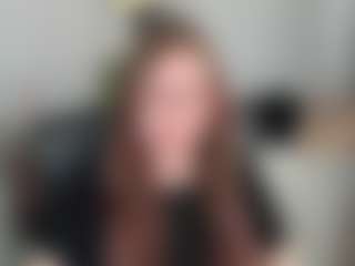 Live-camshow met emmaTease94 - Living Room op Camsoda