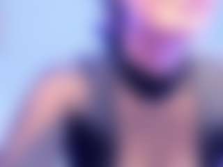 Live cam show with Odette-idony - Living Room on Camsoda
