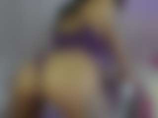 Show de cam en vivo con YazminRoyal - Ebony Petite en Camsoda