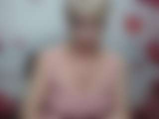 Live cam show with EllaBonito - Striptease on Gym Cam Girls