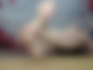 Live cam show with EllaBonito - Flashing on madthumbs