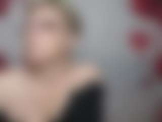 Live cam show with EmiliaGree - Flashing on Camming Site