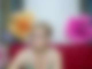 Live cam show with EmiliaGree - Bedroom Brown Hair on livesuperchat.net