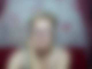 Live cam show with EmiliaGree - Chubby on livesuperchat.net