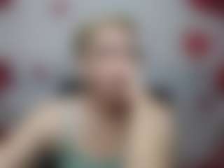 Live cam show with EmiliaGree - Facial Piercings on live18s.com