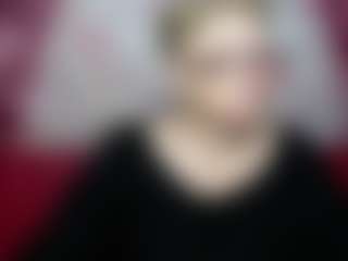 Live cam show with EmiliaGree - Chubby on CamClone