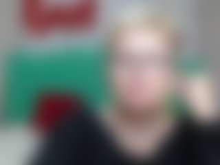 Live cam show with EmiliaGree - Chubby on CamwithHer