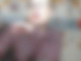 Live cam show with EmiliaGree - Chubby on madthumbs