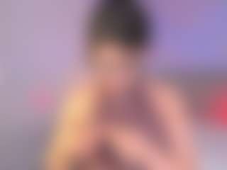 Live cam show with Curvy Corinne - Cumslut on live18s.com