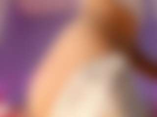 Live cam show with Curvy Corinne - Flexible on Camsoda