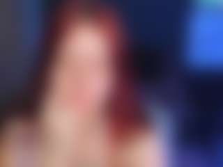 Live cam show with LilyMoonlight - Nails on Big Tits