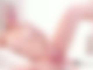 Live cam show with NaomiSunset - Living Room on xxxlivecams.org
