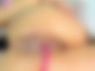 Live cam show with MilliMattell - Butt Plug on SxyPornLive