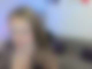 Live cam show with Piinkpandora - Living Room on Milfs Live