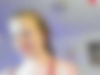 Live cam show with Piinkpandora - Living Room on liverealitysex.com