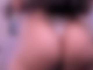 Live cam show with Mia-Gothzx - Athletic on Dare Cams