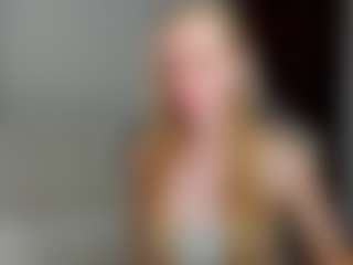 Live cam show with Sofia - Average on Camming Site