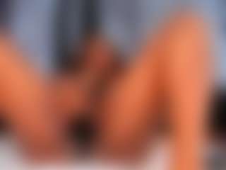 Live cam show with MARA-THOMPSONN - Solo on CamClone