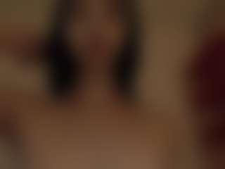 Live cam show with LunyTang - Skinny MILF on Camsoda
