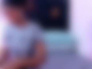 Live cam show with petitelittleebony - Granny on AdultVida.com