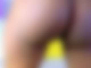 Live cam show with petitelittleebony - Granny on Fling VIP Chat
