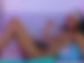 Live cam show with petitelittleebony - Public Mature on TottyGirls
