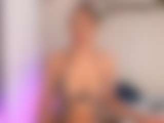 Live cam show with KeylaRoss - Living Room on TeamSkeetLive