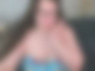 Live cam show with Kira - Moaning on SquirtSoMuch