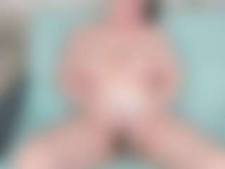 Live cam show with Kira - Moaning on CamClone
