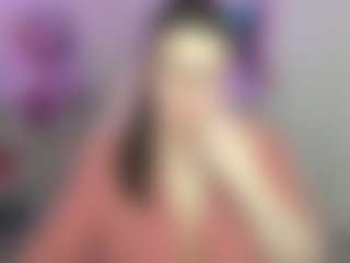 Live cam show with Kira - Middle Aged on Camsoda