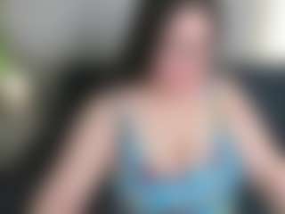Live cam show with Kira - Thick on Camsoda