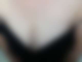 Live cam show with LiluGrants - Eating Pussy on Mixed Magazine Live