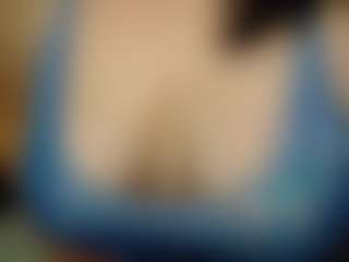 Live cam show with LiluGrants - Living Room on Camsoda
