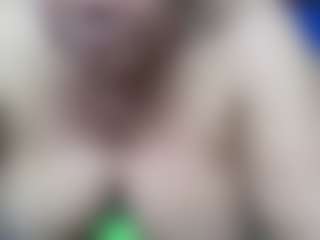 Live cam show with shanttal - Middle Aged on TeamSkeetLive