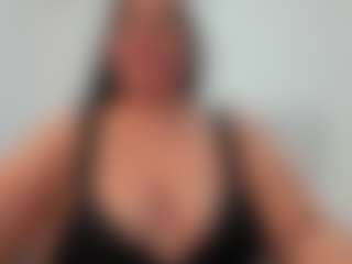 Andrea-curvy1 MILF webcam performer live streaming