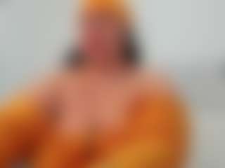 Andrea-curvy1 MILF webcam performer live streaming