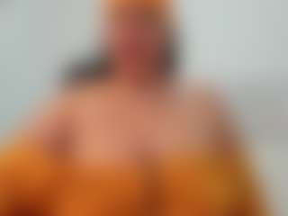 Andrea-curvy1 MILF webcam performer live streaming