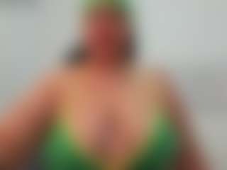 Live cam show with Andrea-curvy1 - Hairy Armpits on 1on1-livenow
