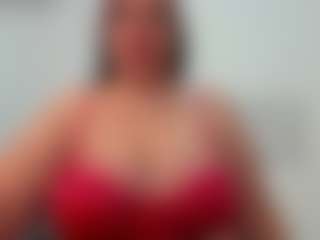 Andrea-curvy1 MILF webcam performer live streaming