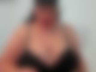 Live cam show with Andrea-curvy1 - Thick on TeamSkeetLive
