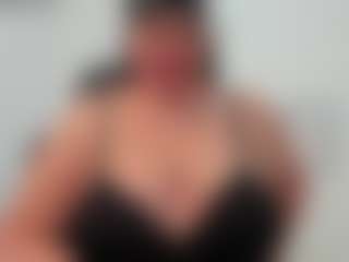Live cam show with Andrea-curvy1 - Hairy Pussy MILF on Camming Site