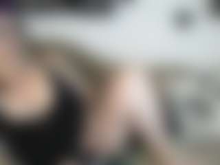 Live cam show with MissyDee - Altgirl on livesuperchat.net
